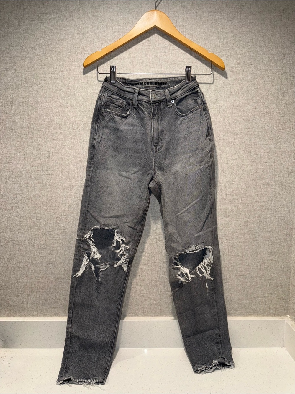 {American Eagle} Distressed High-Waist Women’s Jeans - Charcoal Gray